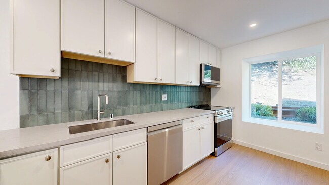 Building Photo - 50 Corte Real