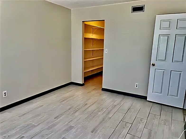 Building Photo - 831 N Keene Rd