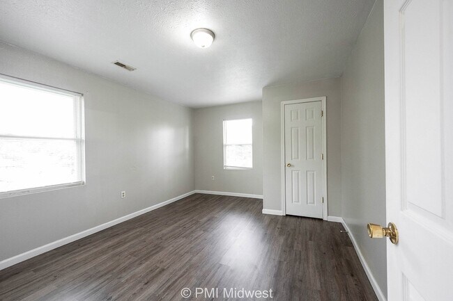 Building Photo - Cozy 2 Bed Apartment in Indianapolis with ...