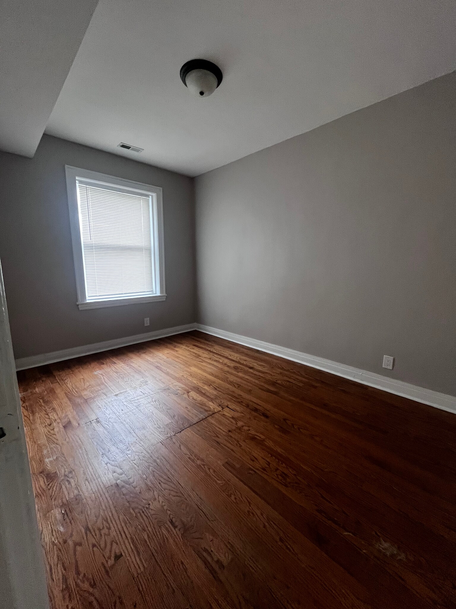 Building Photo - 1150 N Springfield Ave