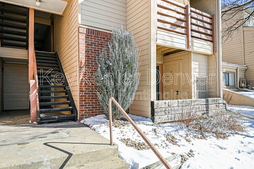 Building Photo - 7665 E Eastman Ave