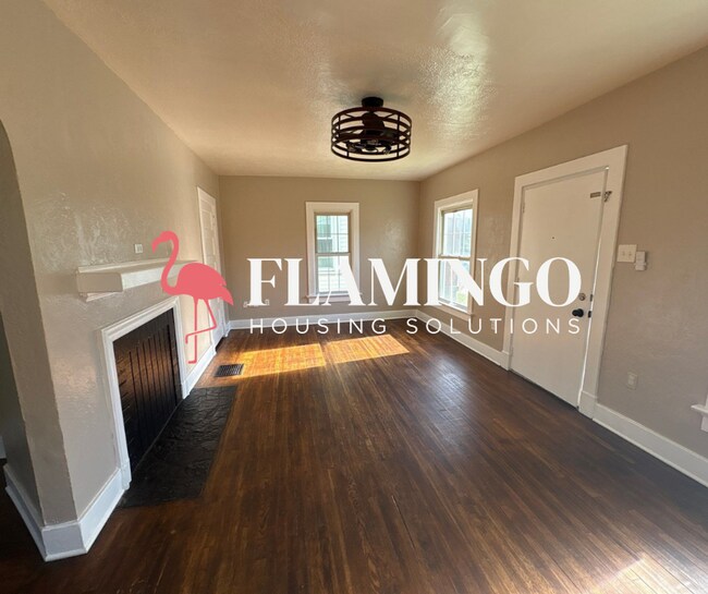 Building Photo - Charming 2 Bedroom, 1 Bath Home – Refinished Hardwood Floors, Detached Garage & More!