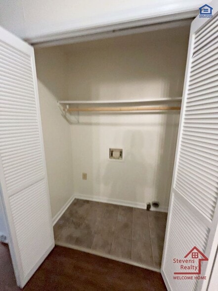 Building Photo - 409 Oriole Dr
