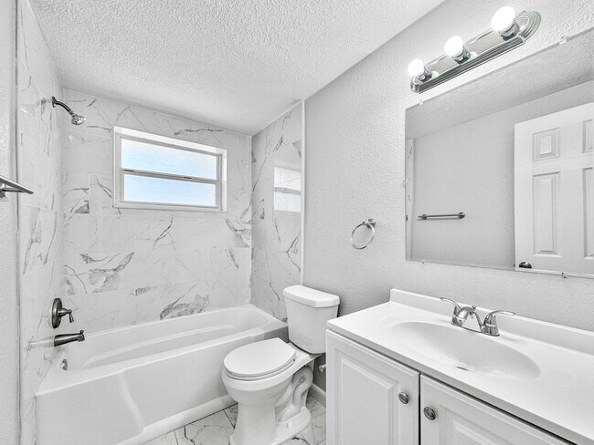 Building Photo - Fully Renovated 3-Bed, 2-Bath Home with Garage in Sea Pines, Hudson, FL – Open Floor Plan & Priva...