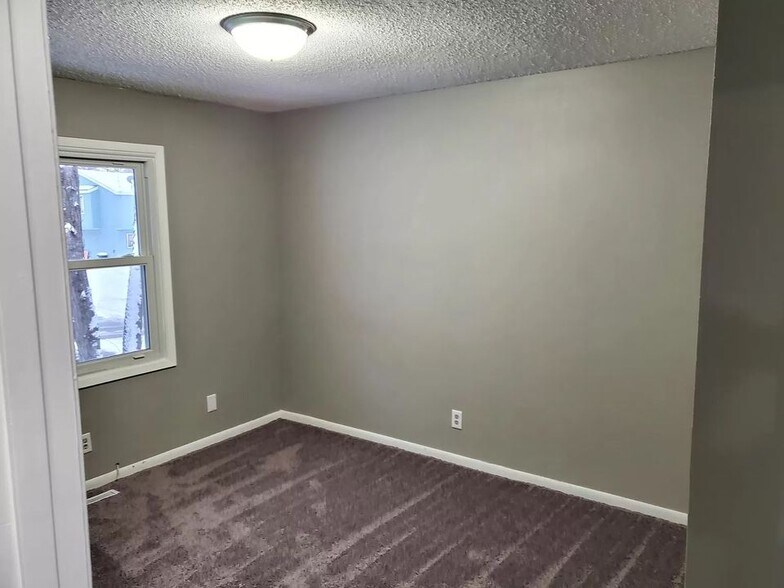 Building Photo - 616 E Hackley Ave