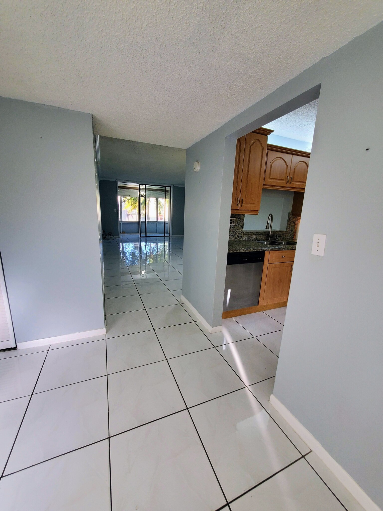Entry - 1820 N Lauderdale Ave