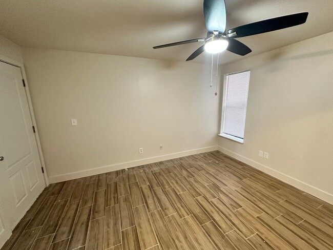 Building Photo - Cute 2 bed 1 bath Condo in Central OKC