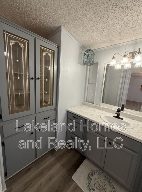 Building Photo - 1811 Sherwood Hill Dr