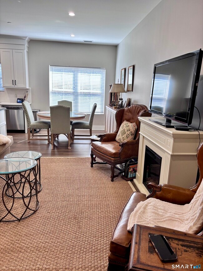 Building Photo - 5 N Salem Rd