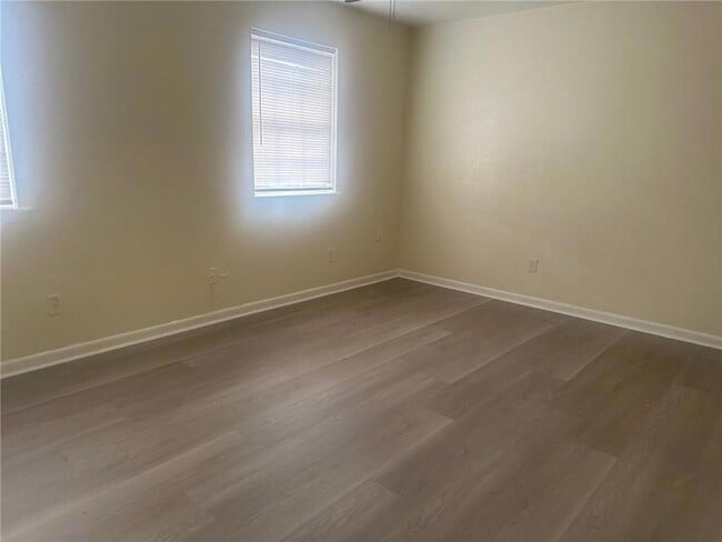 Building Photo - 2909 Lake Villa Dr