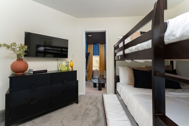 Building Photo - 585 Granny Lewis Ln