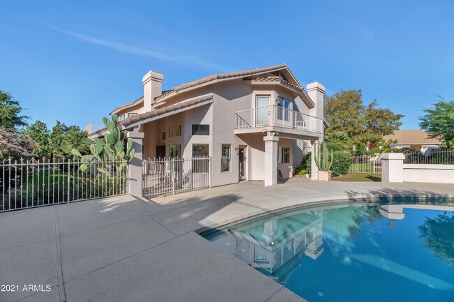 Building Photo - 1101 E Brook Hollow Dr