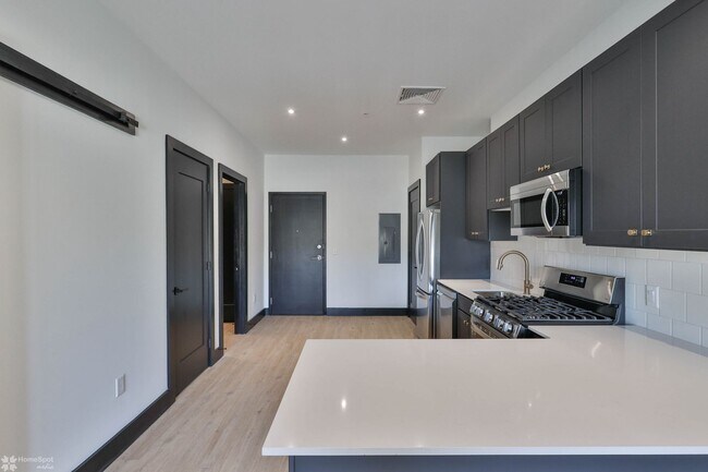 Building Photo - One bedroom & 1 bath apartment available a...