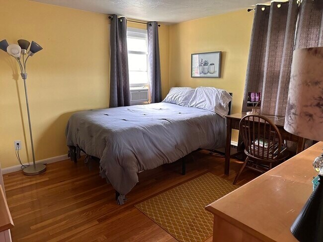 Building Photo - 479 Crafts St