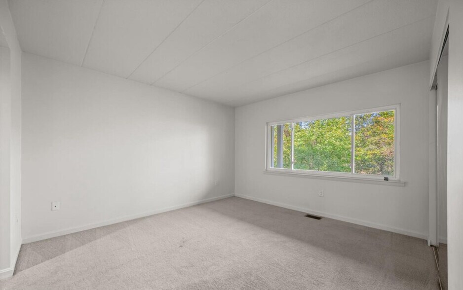 Building Photo - 18120 Windsor Hill Dr