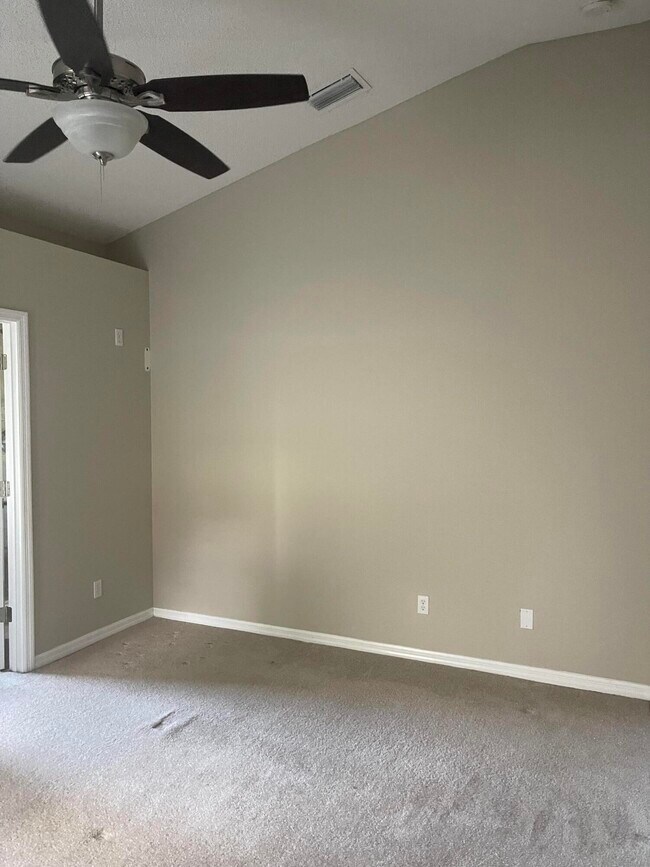 Building Photo - 1851 SW Inlander Ave