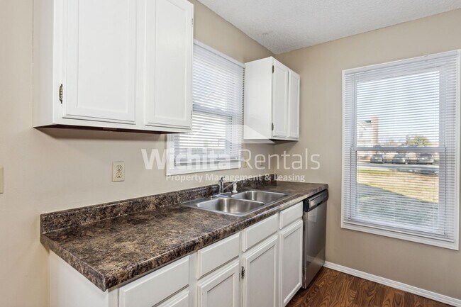 Building Photo - 9316 E Funston St