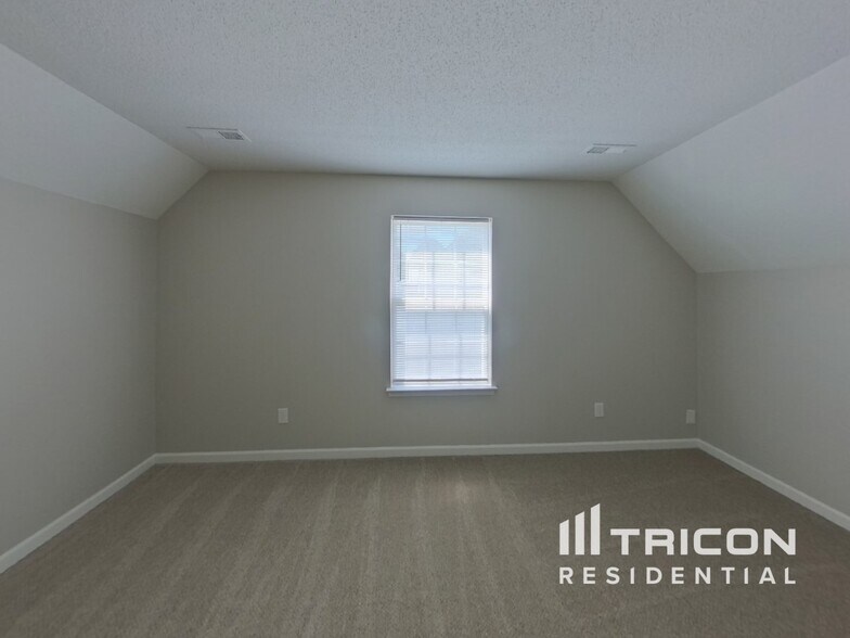 Building Photo - 113 Camforth Dr