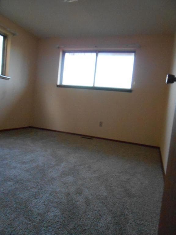 Building Photo - 2860 Willow Dr