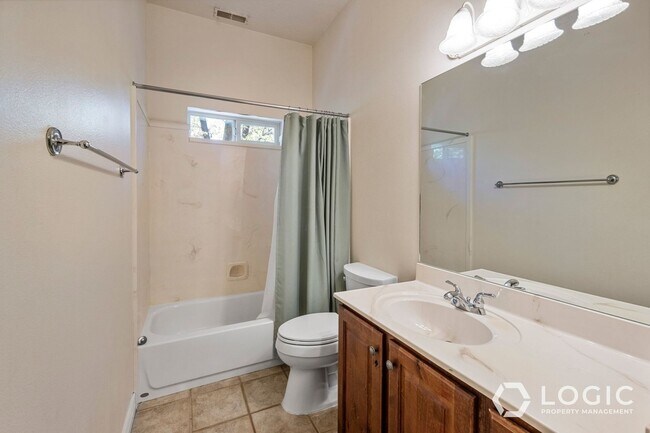 Building Photo - 9223 Silver Lake Dr