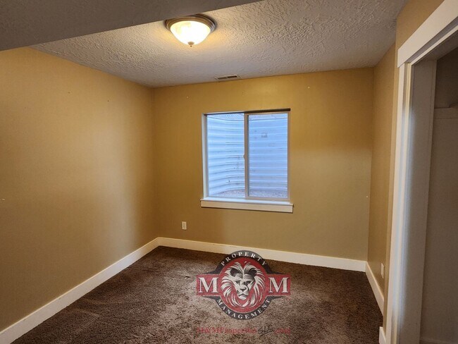 Building Photo - Remodeled 5 Bd Home in Midvale