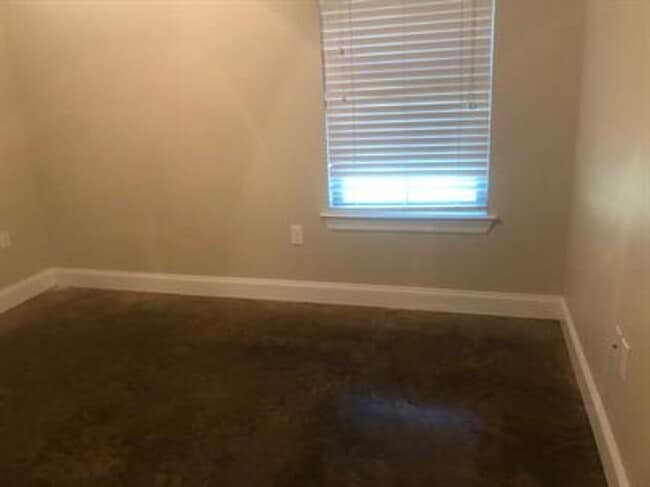 Building Photo - Country side home