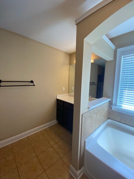 Building Photo - 319 Haywood Dr