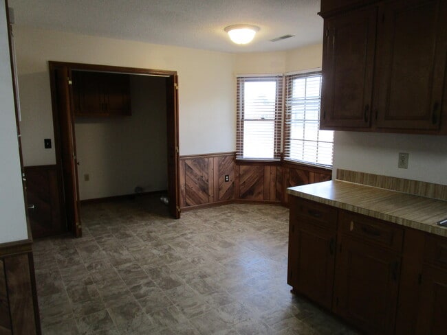 Building Photo - 40 Travis Ct