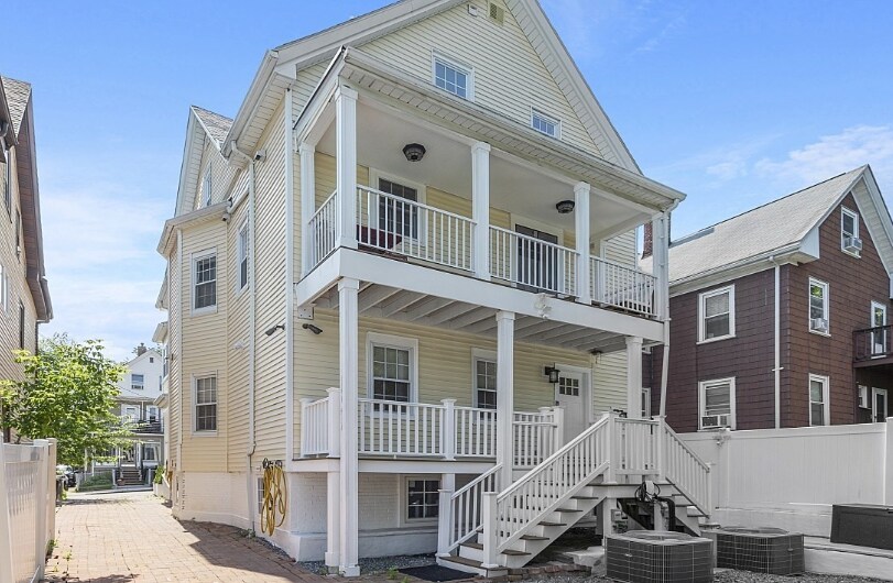Building Photo - 19 Conwell St