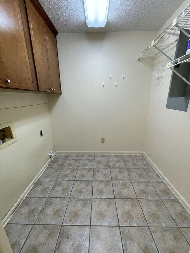 Building Photo - Available FOR RENT in Dothan, AL!!