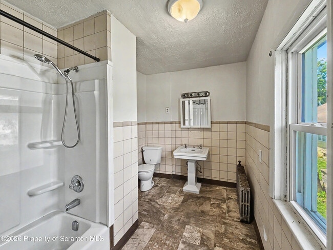 Building Photo - 1315 Farr St