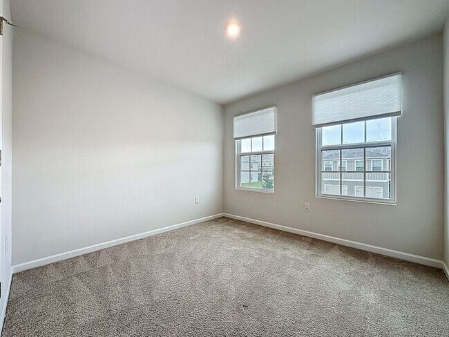 Building Photo - Dream Townhome in Magnolia Grove, Davenport !