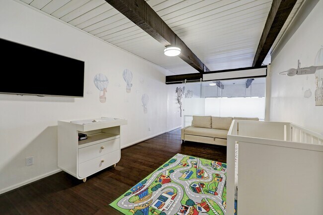 Building Photo - 2117 1/2 Hazard St