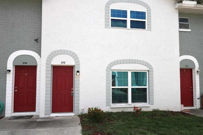 Building Photo - 5712 Townhouse Dr