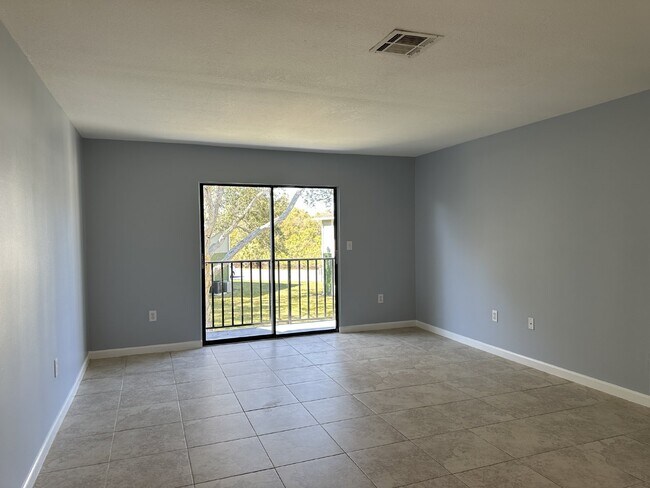 Building Photo - Second floor unit with screened balcony