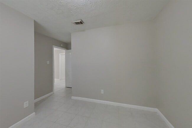 Building Photo - 3446 Edgecreek Dr