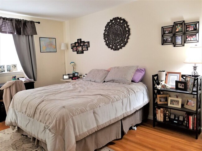 Building Photo - NO BROKER FEE!!  NICE EXTRA LARGE BRIGHTON 2 BED - 1000+ SQ FT