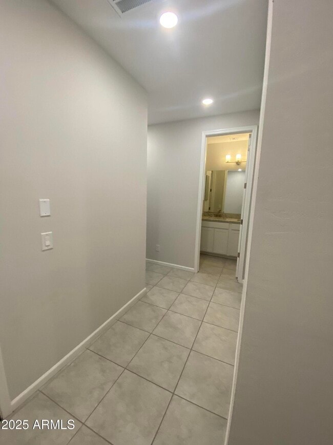 Building Photo - 24620 W Mohave St