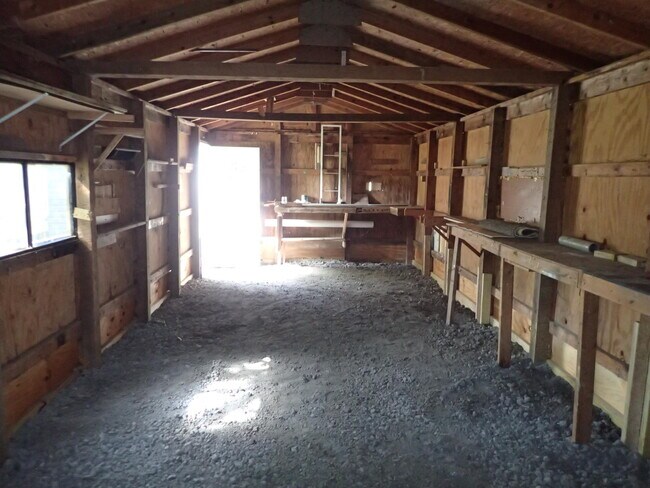 Building Photo - 230 Happy Hollow Ln
