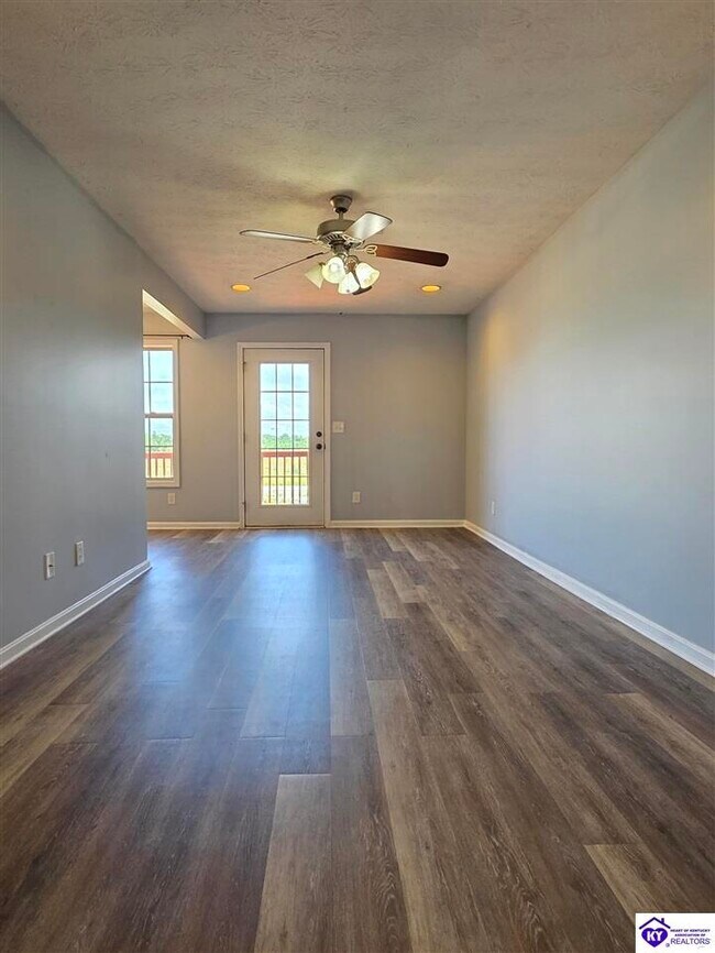 Building Photo - 153 Twin Lakes Dr