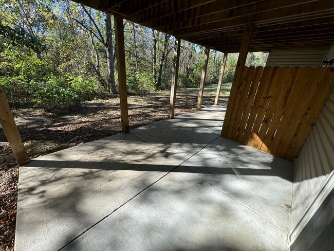 Building Photo - Beautiful 4 bedroom 3 full bathroom Townhome available Now!