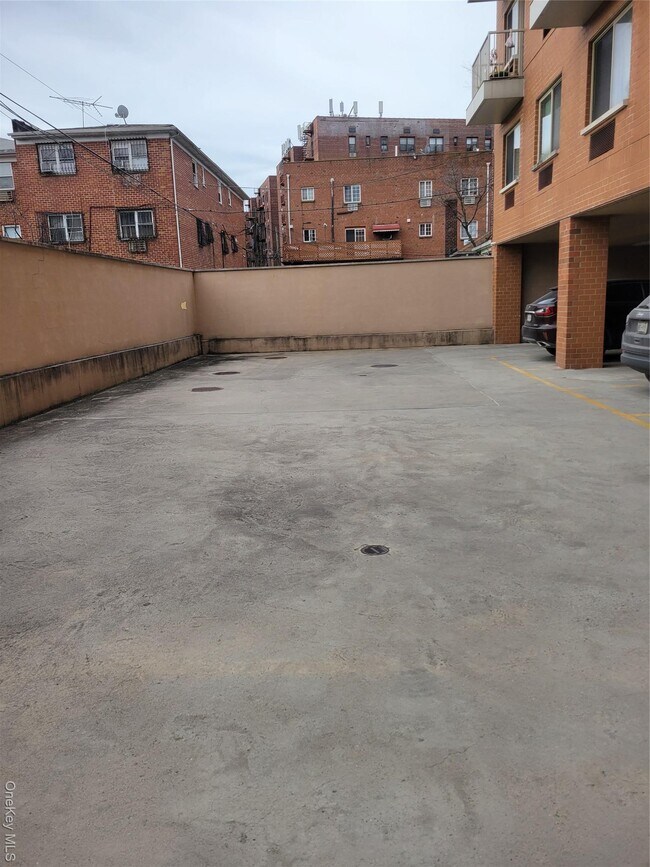 Building Photo - 143-20 Hoover Ave