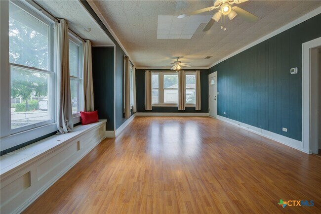 Building Photo - 262 Clemens Ave