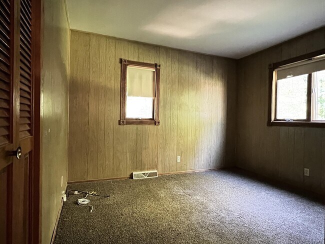 Building Photo - 104 Sunset Dr