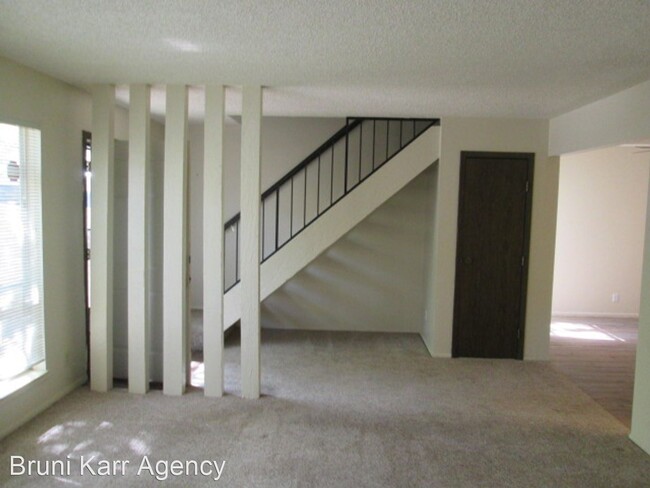 Building Photo - 2 br, 2.5 bath House - 7451 Prairie Rd NE