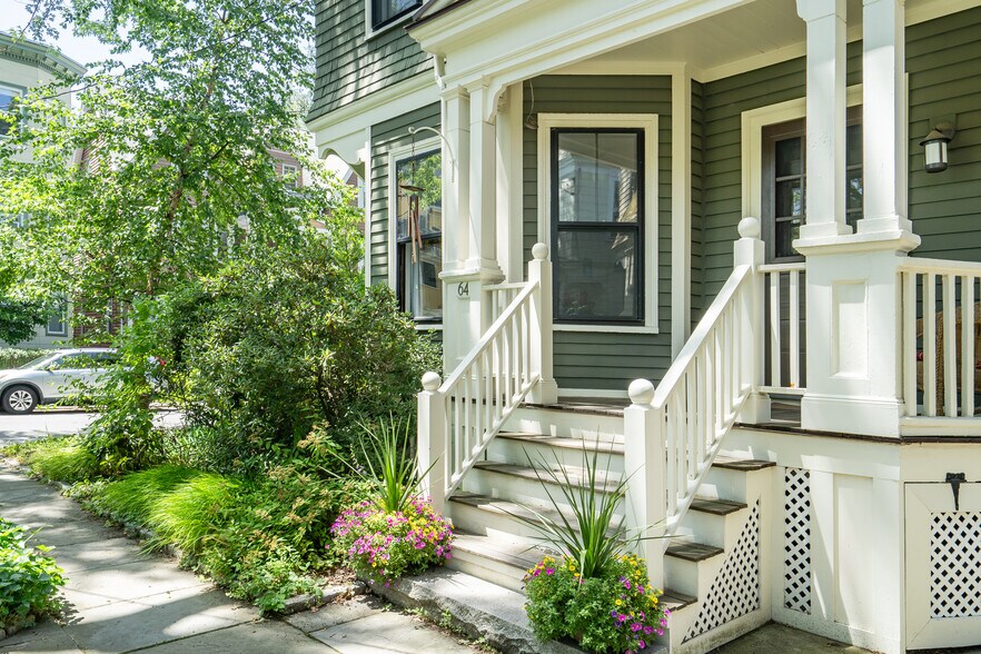 Building Photo - 64 Gorham St