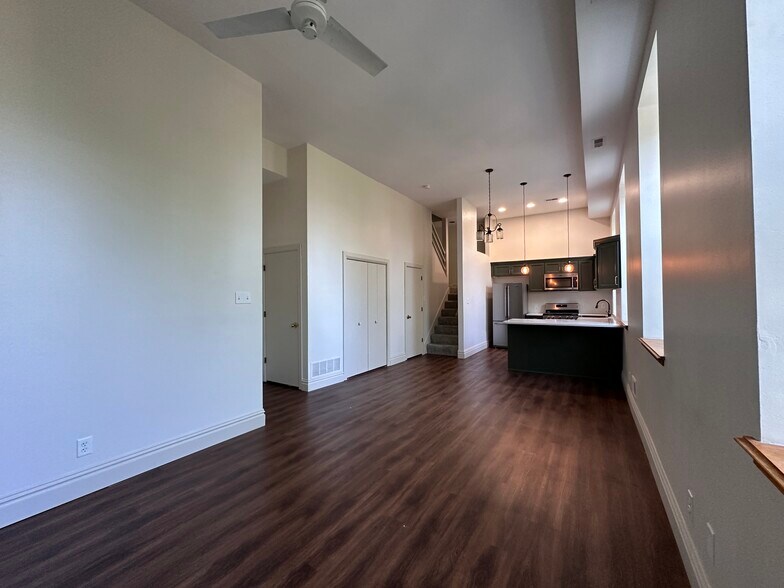 Building Photo - 1621 S 11th St