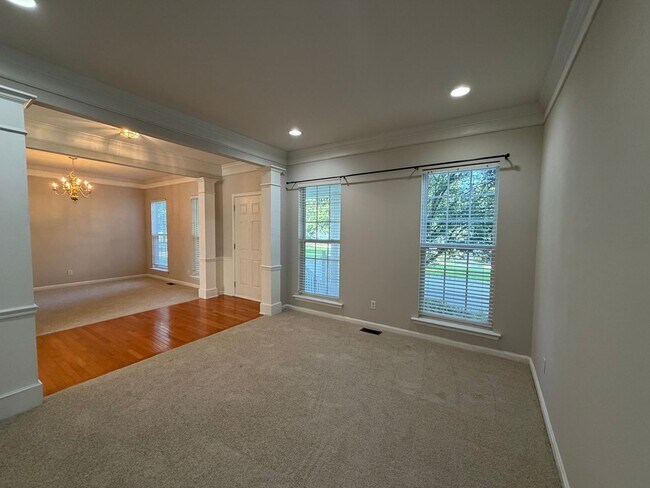Building Photo - 1108 Harding Cir