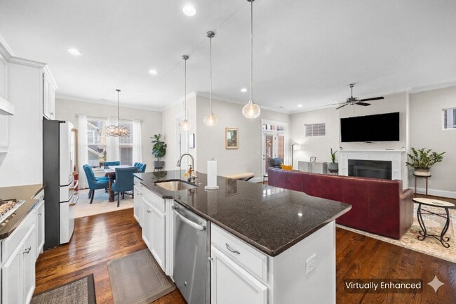 Building Photo - Fully Furnished 3BR Retreat in Riverwalk | Office + Screened Patio