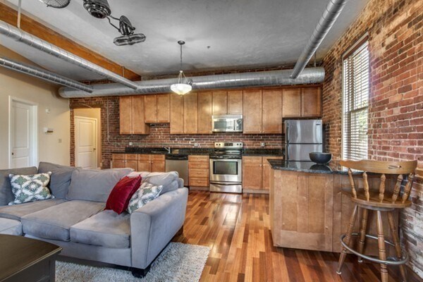 Building Photo - 35 Wyman St